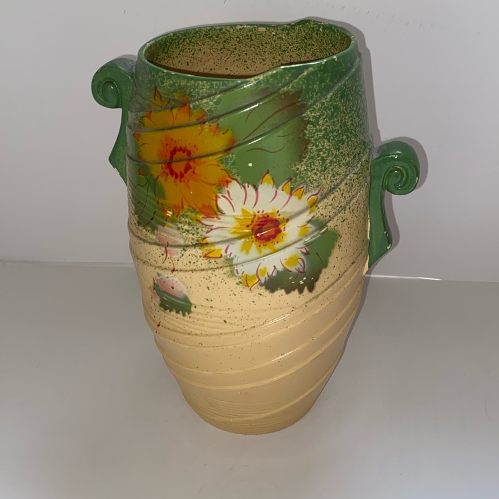 Sylvac Pottery Art Deco vase. Made in England.